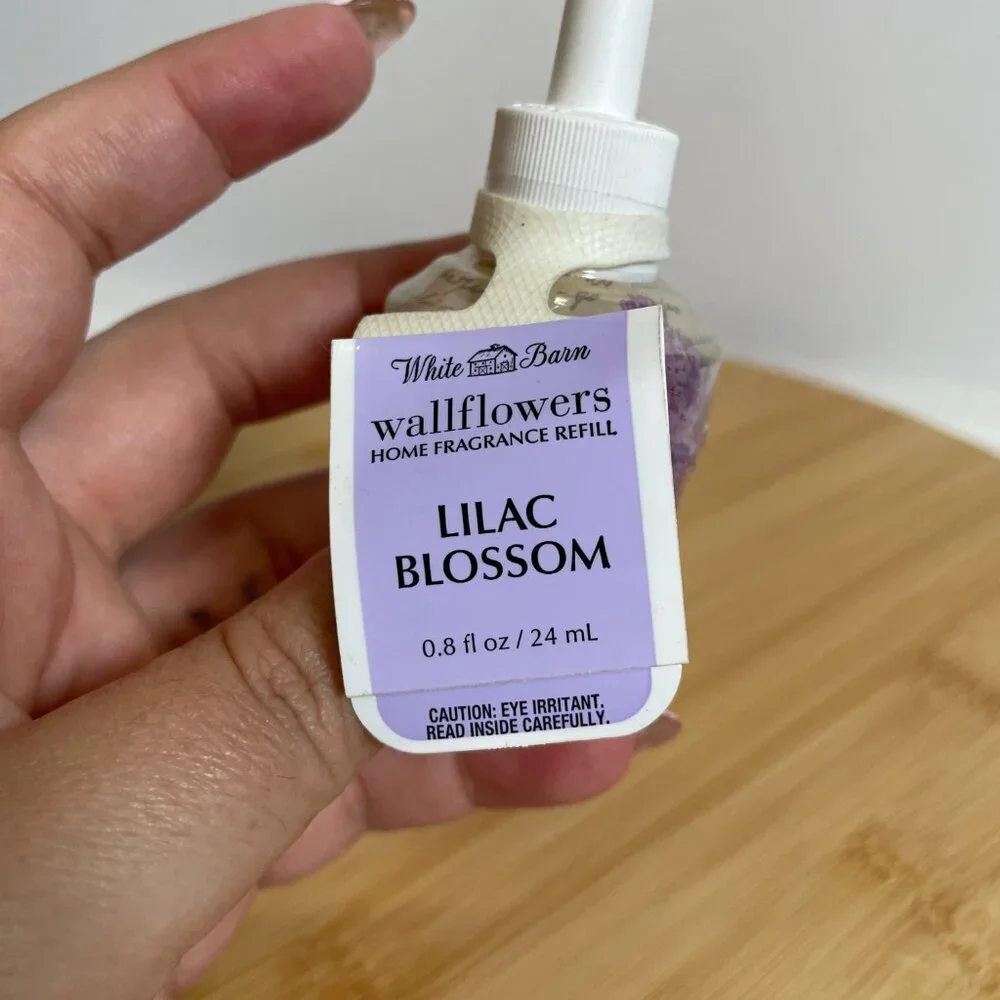 Bath & Body Works White Barn Lilac Blossom Single Wallflower Refill Bulb